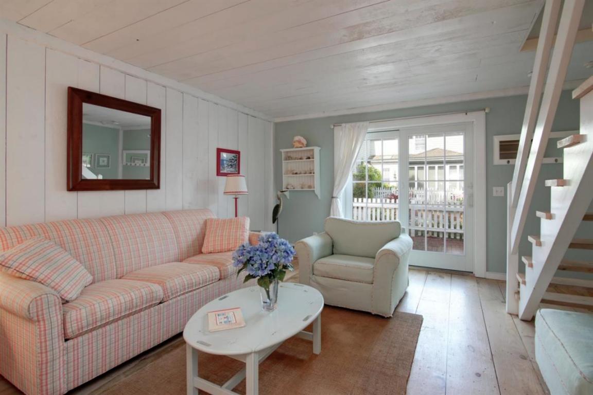 4 Hyannis Point Rd, Mashpee, MA 02649 photo 5