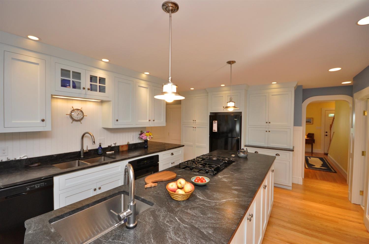 401 Williston Rd, Sagamore Beach, MA 02562 photo 6