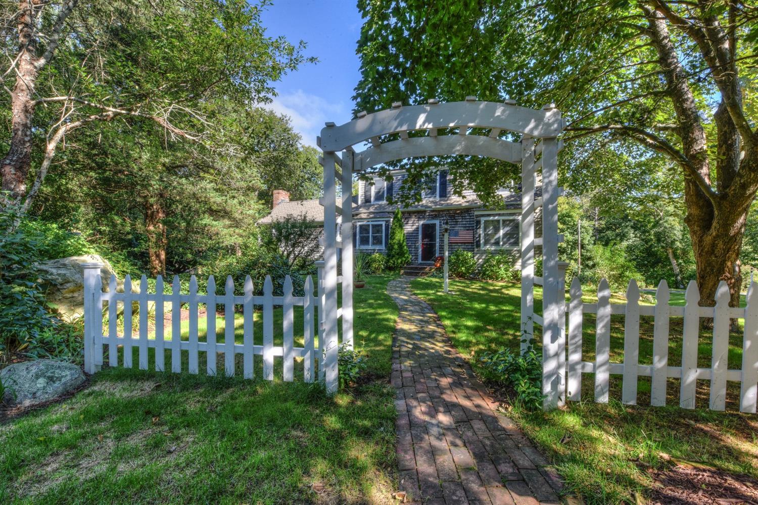 10 Acorn Dr, West Barnstable, MA 02668 photo 2