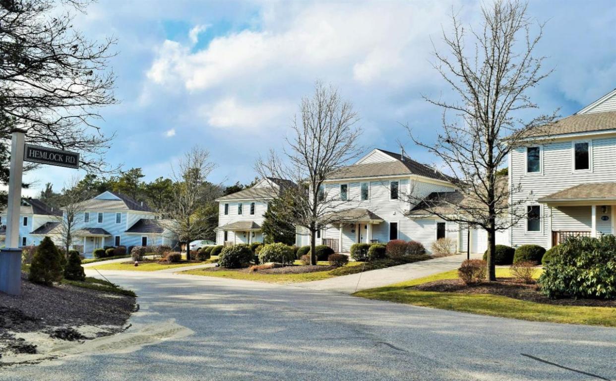 4 Hemlock Rd, Bourne, MA 02532 photo 2
