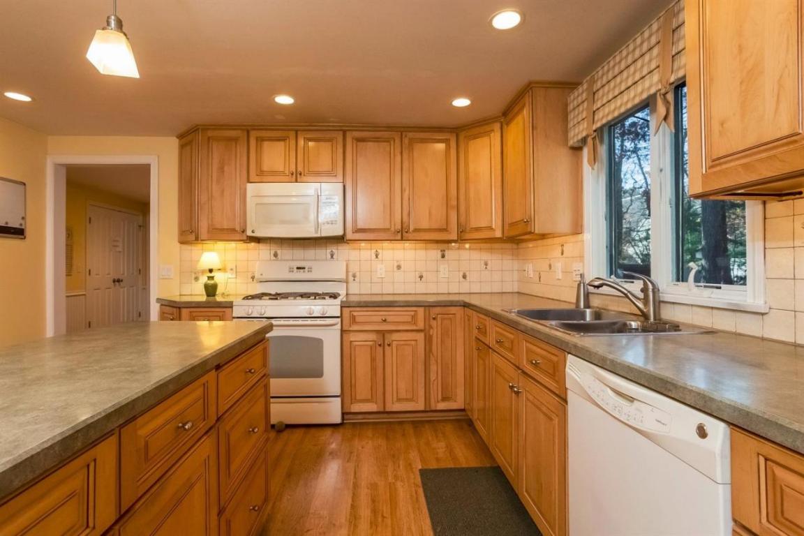 5 Surrey Pl, Mashpee, MA 02649 photo 4