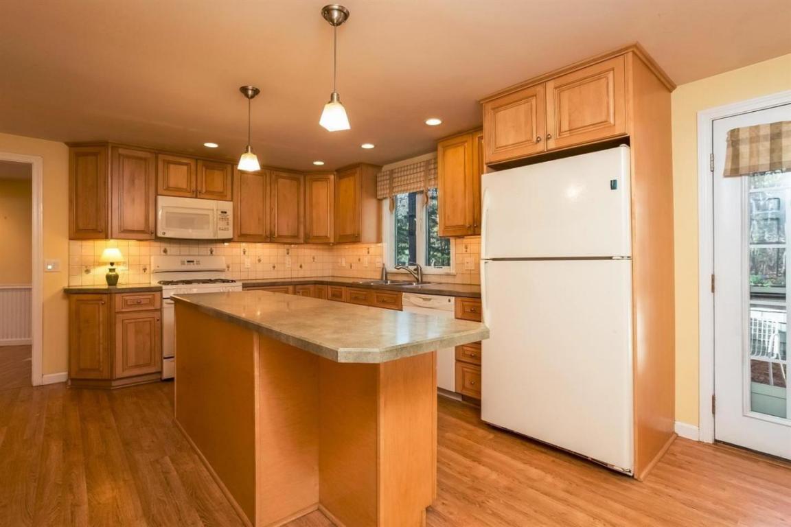 5 Surrey Pl, Mashpee, MA 02649 photo 3