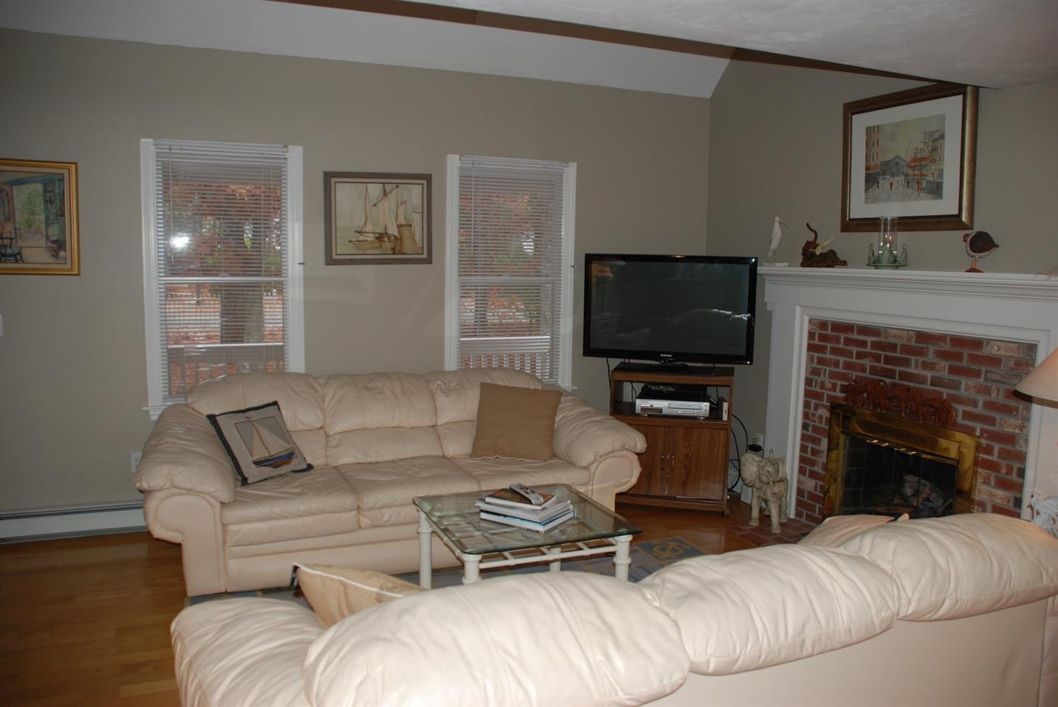 12 Mashpee Neck Rd, Mashpee, MA 02649 photo 4
