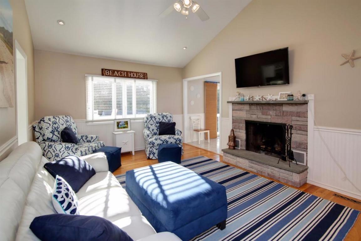 210 Glenneagle Dr, Mashpee, MA 02649 photo 4