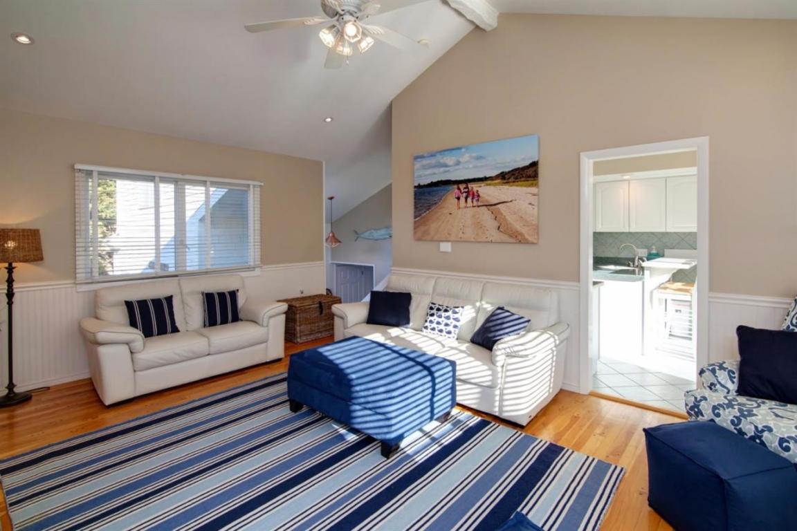 210 Glenneagle Dr, Mashpee, MA 02649 photo 5