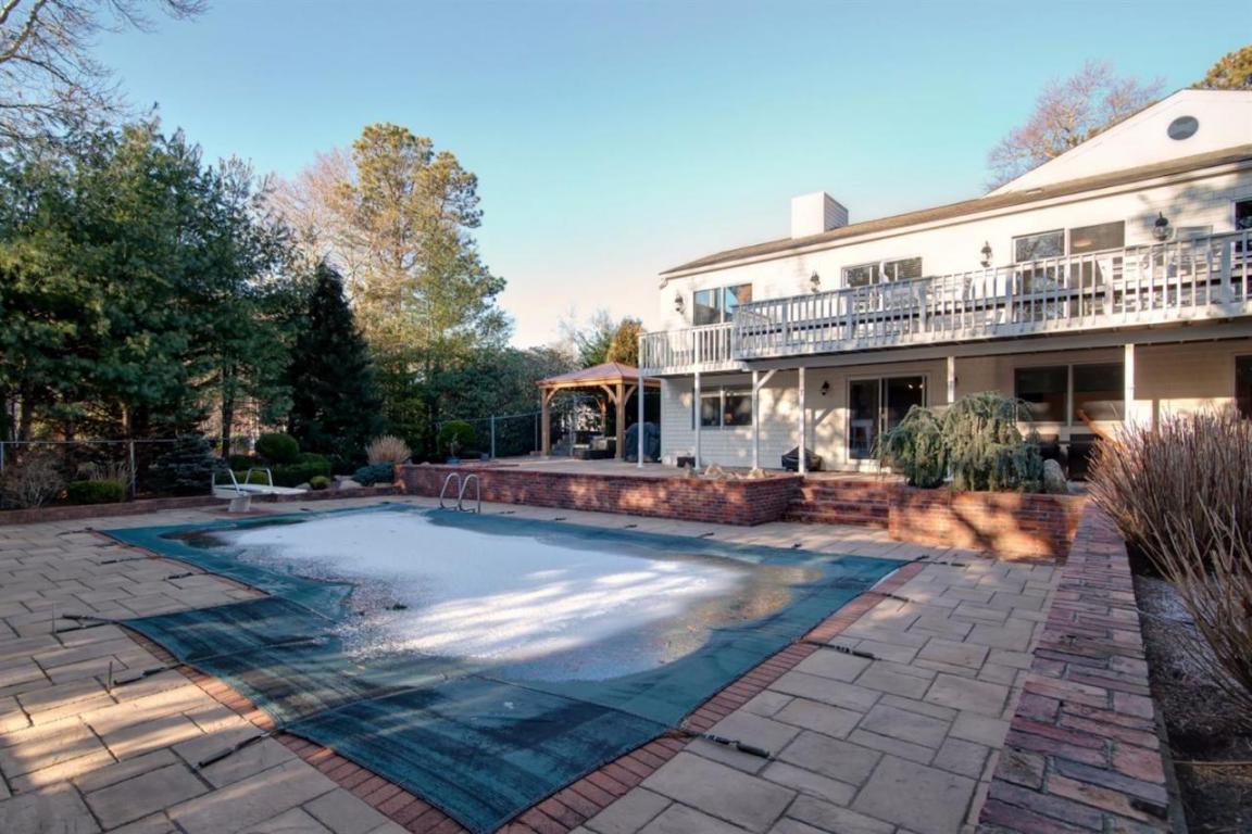 210 Glenneagle Dr, Mashpee, MA 02649 photo 1