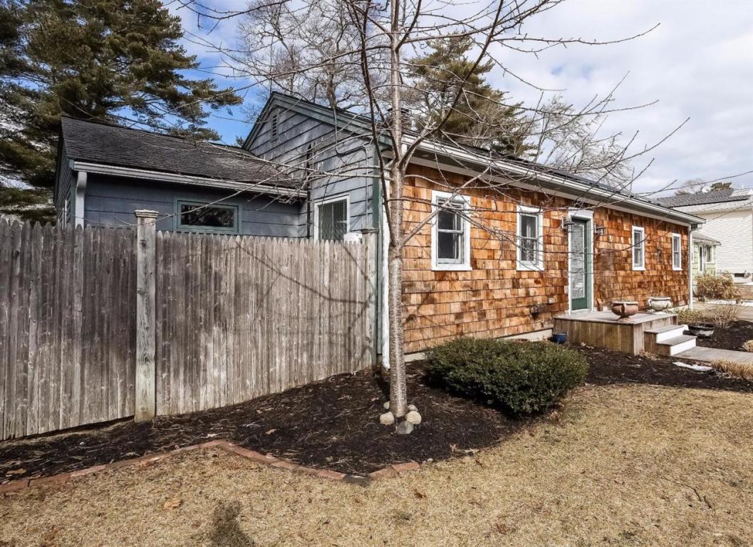 16 Chippewa Dr, Wareham, MA 02571 photo 2