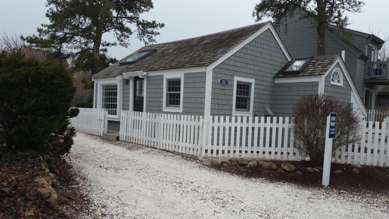 11 Hammock Pond Rd, Mashpee, MA 02649 photo 1
