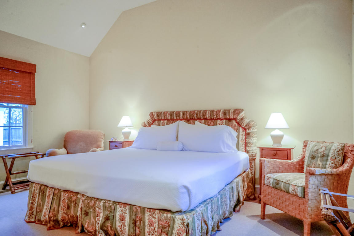 19 Ocean Ave, Hyannis Port, MA 02647 photo 32