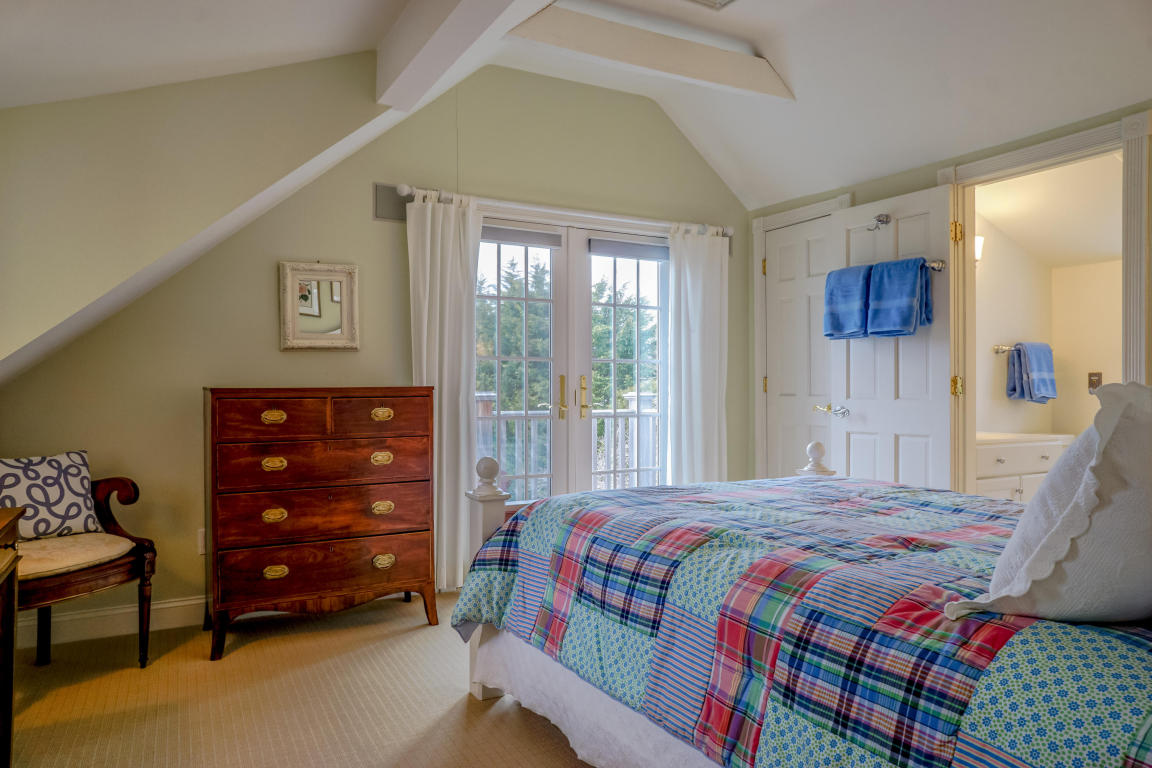 19 Ocean Ave, Hyannis Port, MA 02647 photo 26