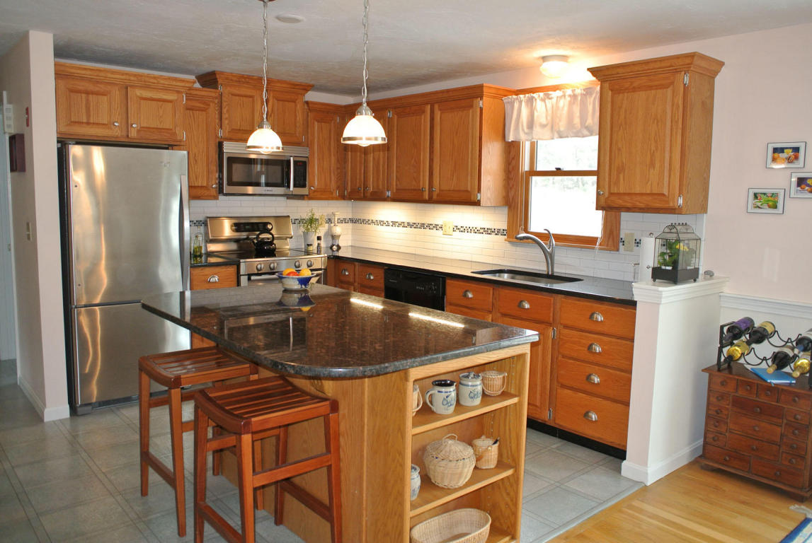 32 Wintergreen Rd, Mashpee, MA 02649 photo 2