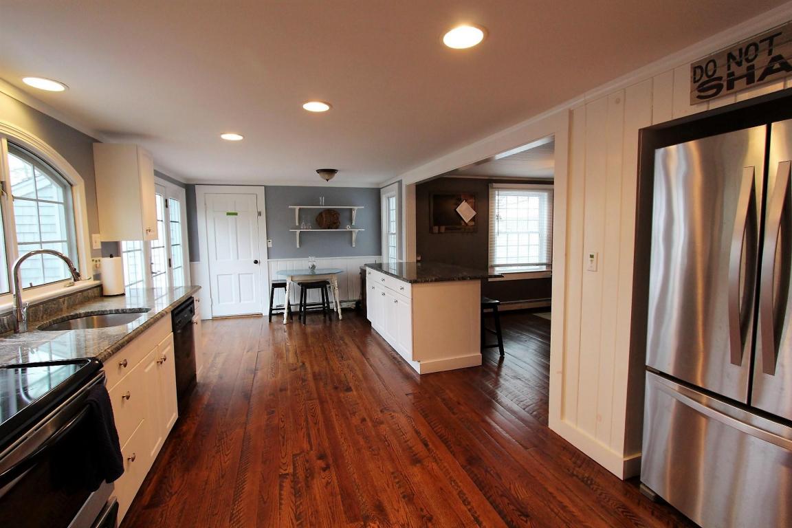 95 Stetson St, Hyannis, MA 02601 photo 2