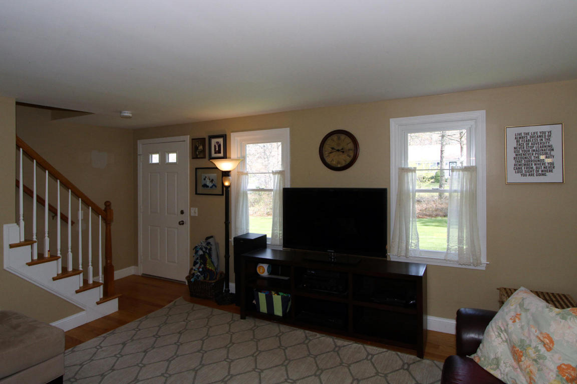 141 Spur Ln, Marstons Mills, MA 02648 photo 9