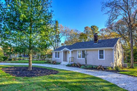 281 School St, Cotuit, MA 02635 photo 2