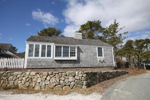 33 Flying Cloud Cir, Mashpee, MA 02649 photo 1