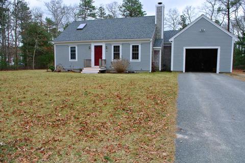 54 Sassacus Rd, Mashpee, MA 02649 photo 3
