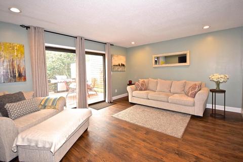 8 Roundhouse Rd, Bourne, MA 02532 photo 1