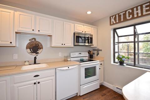 8 Roundhouse Rd, Bourne, MA 02532 photo 4