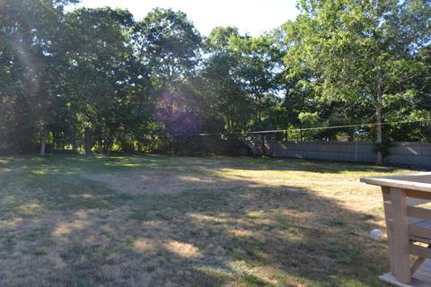 37 Megan Rd, Hyannis, MA 02601 photo 2