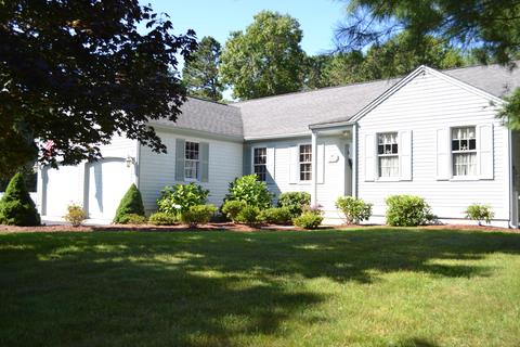 37 Monomoscoy Rd, Mashpee, MA 02649 photo 1