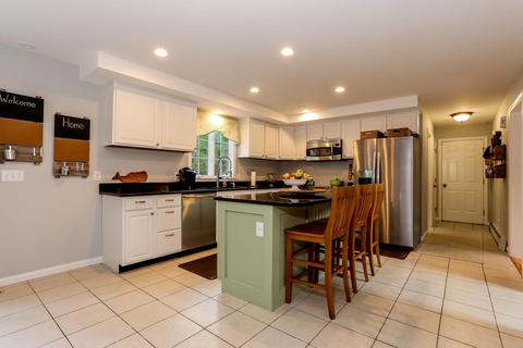 8 Fellowship Cir, West Wareham, MA 02576 photo 9