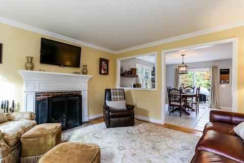 8 Fellowship Cir, West Wareham, MA 02576 photo 6