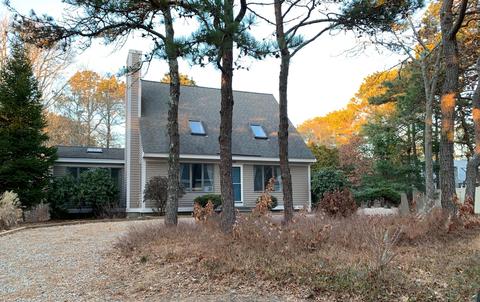 137 Whippoorwill Cir, Mashpee, MA 02649 photo 2