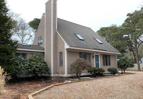 137 Whippoorwill Cir, Mashpee, MA 02649 photo 1