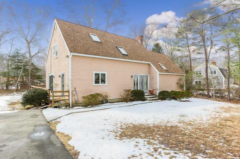 6 Forest Rd, Forestdale, MA 02644