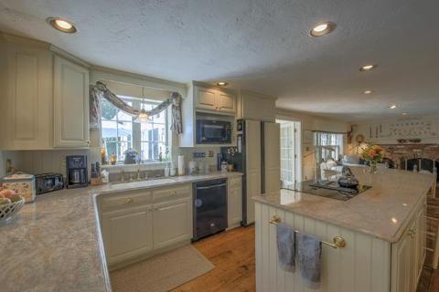 36 Forsyth Ct, Cotuit, MA 02635 photo 12