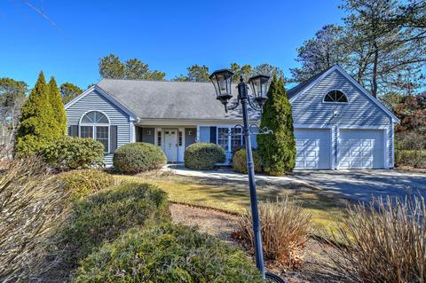 81 Meadowbrook Rd, Mashpee, MA 02649 photo 2