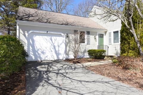 8 Upland Cir, Mashpee, MA 02649 photo 2