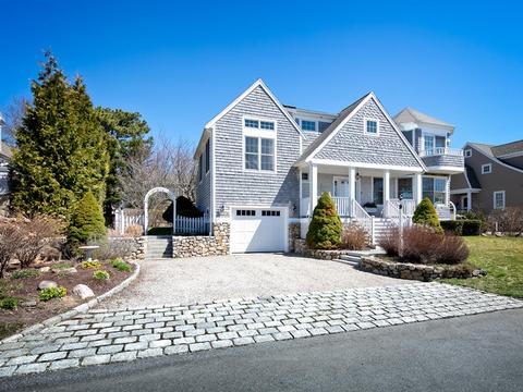 8 Squaws Ln, Mashpee, MA 02649 photo 3