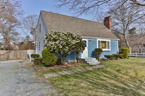 9 Arrowhead Dr, Hyannis, MA 02601 photo 2