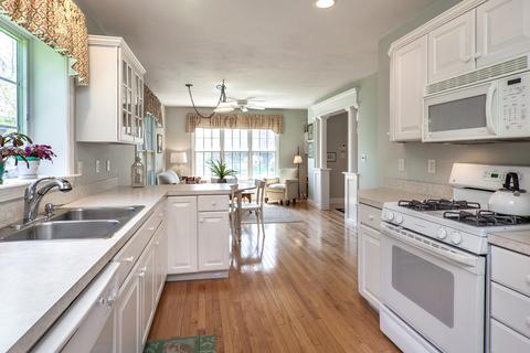27 Windsor Pt, Mashpee, MA 02649 photo 9