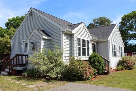 8 Repose Ln, East Wareham, MA 02538 photo 3