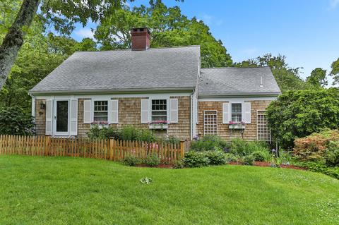 422 Pine St, Centerville, MA 02632 photo 1
