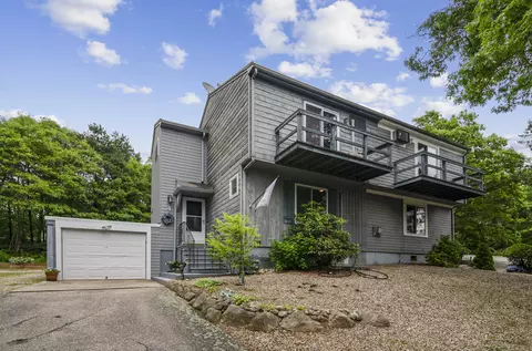 4 Coach Rd, Bourne, MA 02532 photo 1