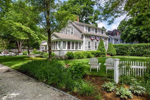 825 Main St, Cotuit, MA 02635 photo 1
