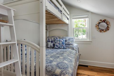 825 Main St, Cotuit, MA 02635 photo 17