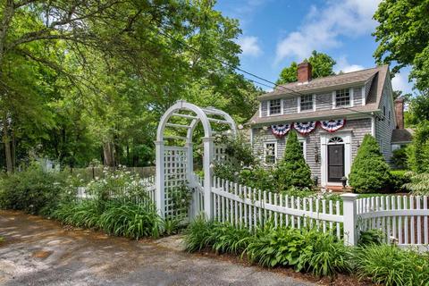 825 Main St, Cotuit, MA 02635 photo 2