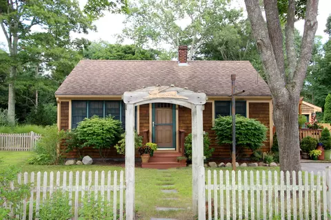 8 Crump Rd, Bourne, MA 02532 photo 4