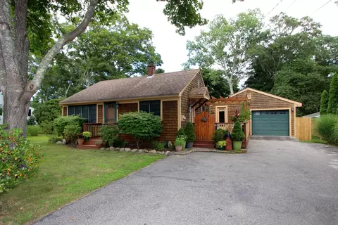 8 Crump Rd, Bourne, MA 02532 photo 2