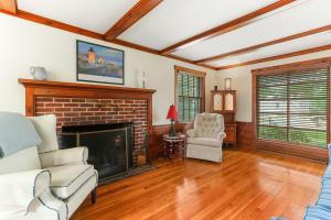 7 Foster Rd, Hyannis, MA 02601 photo 6