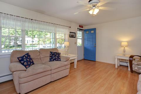 13 Denver St, Hyannis, MA 02601 photo 3