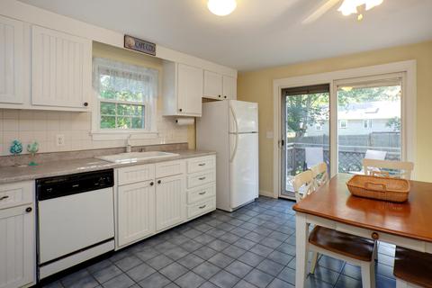 13 Denver St, Hyannis, MA 02601 photo 6