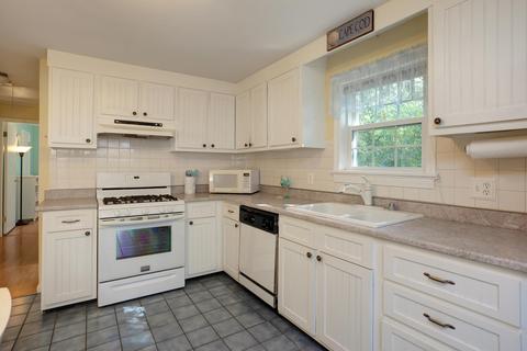 13 Denver St, Hyannis, MA 02601 photo 7