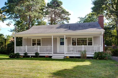 13 Denver St, Hyannis, MA 02601 photo 1