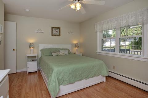 13 Denver St, Hyannis, MA 02601 photo 9