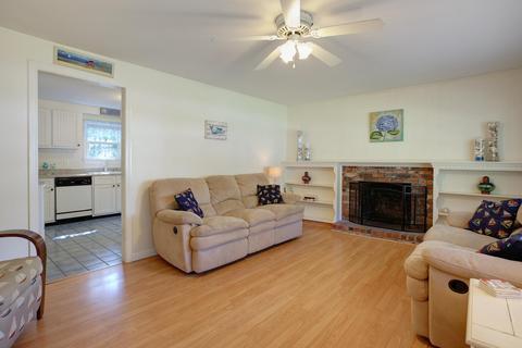 13 Denver St, Hyannis, MA 02601 photo 5